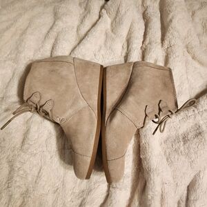 Toms Women's Ankle Booties - Light Tan Suede Size 11 Euc